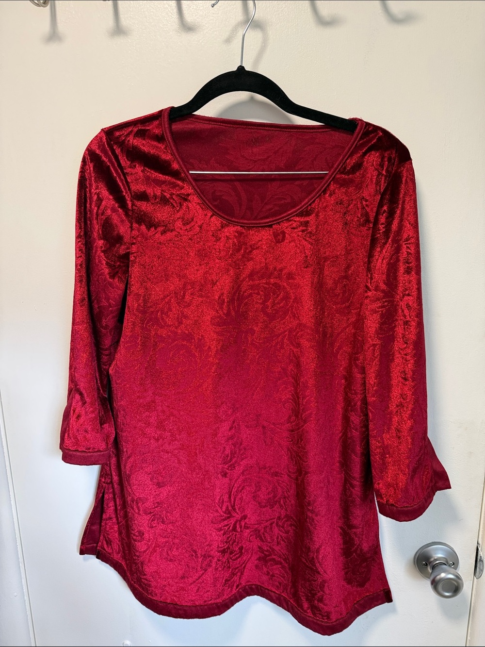 Source Unknown Crimson Velvet-Effect Scoop Neck Tunic